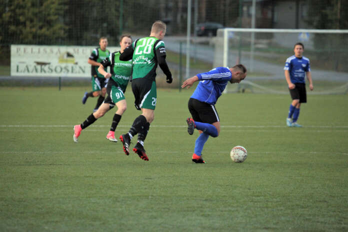 Vaikka FC KyPS oli hallitsevampi joukkue, oli myös Marttilan Murrolla hyvät hetkensä. (Kuva: Juha Lahti)