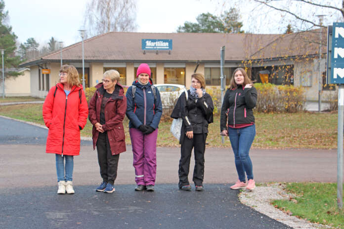Elena Tuomela, Marika Niemi, Natalia Stupakova, Elisa Kyngäs ja Laura Sorvari valmistuvat lähihoitajiksi parin vuoden kuluttua.