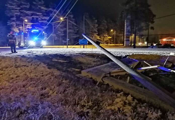 Kymppitie suljettiin raivaustöiden ajaksi liikenteeltä ja liikenne ohjattiin kiertotielle. Kuva: Simo Päivärinta.