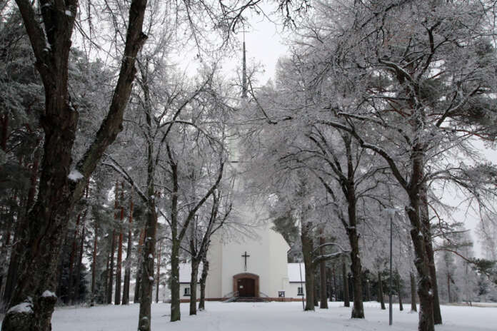 Kosken kirkon sisätiloihin tehdään miljoonaluokan remontti. Aikataului on vielä auki, mutta ensi vuoden aikana töihin päästäneen. Remontin vuoksi kirkko on poissa käytöstä todennäköisesti noin vuoden. (Kuva: Marika Timonen)