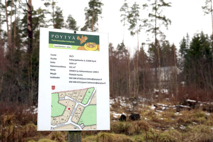 Pöytyällä on runsaasti tonttitarjontaa, mutta kauppa on viime vuosina käynyt heikosti. Tämän Kyrössä Laurilantien alueella sijaitsevan tontin saisi tontikampanjan aikana reilulla 4000 eurolla.