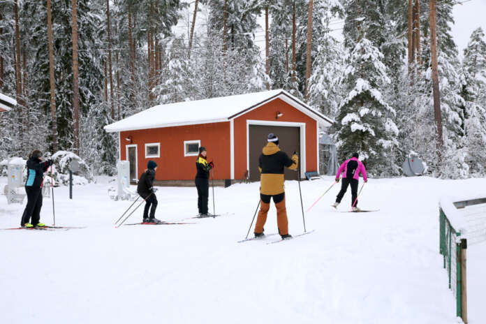 Hiihto ja Haukkavuori ovat Auranmaan Viikkolehden talviliikuntakyselyyn vastanneiden mieleen. Haukkavuoren palveluihin kuuluu latujen lisäksi muun muassa suksivuokraamo.