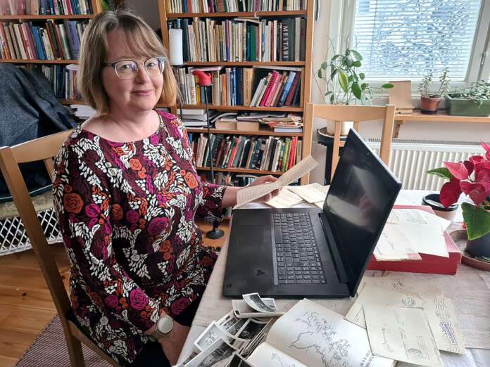 Päivi Lehtonen-Palmqvist kertoo kiinnostuneensa siitä, miltä sota-aika näytti maaseudulla varttuneen ja kansakoulun käyneen nuorukaisen näkökulmasta.