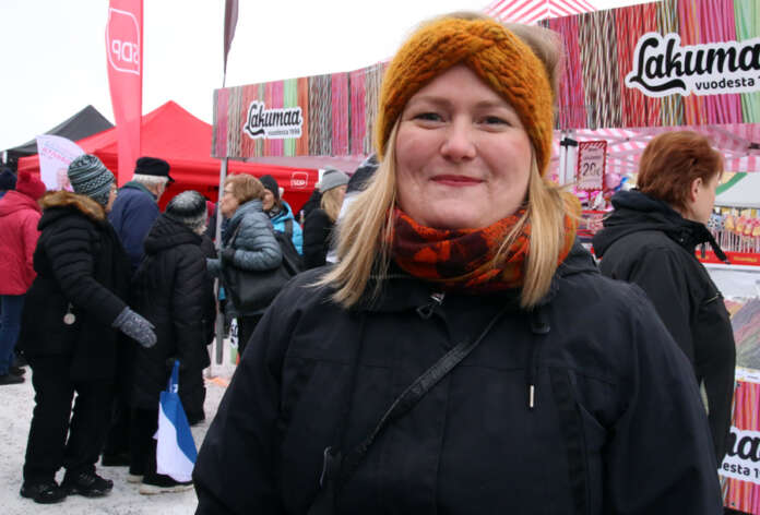 Auran Nuortentalosäätiön sihteeri Annika Hurme on huolissaan Nuortentalon tulevaisuudesta, sillä talous on tiukoilla. Tilannetta helpottamaan järjestetään varainlkeruukonsertti. (Kuva: Asko Virtanen).