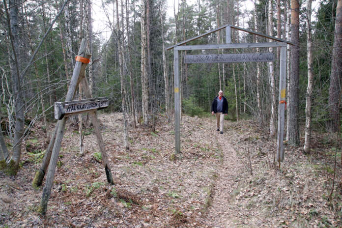 Haukkavuoresta pääsee vaeltamaan Kuhankuonolle asti. Matti Rajalan tekemässä valtuustoaloitteessa hahmotellaan reitille jatkoa Kyrön suuntaan.