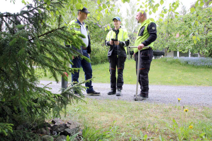 Pöytyän kunta kartoittaa kiinteistöjen vesisulkuventtiilien sijainteja palvellakseen kuntalaisia paremmin. Tarmo Rantanen, Miko Korpialho ja Mika Saarinen kannustavat kuntalaisia ilmoittamaan oman sulkuventtiilinsä sijainnin kunnan sähköiseen järjestelmään.