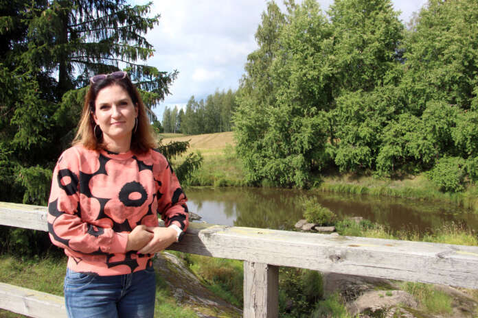 Opintovapaalta palannut Auran kehittämisjohtaja Anna-Mari Alkio painottaa, että Aurajoen matkailutiellä on nähtävää ja koettavaa paljon kuten kuvauspaikaksi valittu Kuuskoski. Yhteistyötä ja tuotteistamista kuitenkin tarvitaan lisää tien kehittämiseksi.