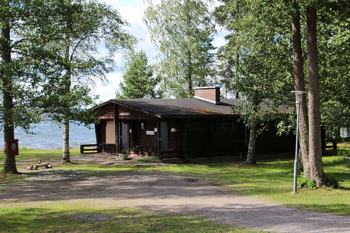 Matti Rajalan tekemässä valtuustoaloitteessa todetaan, että esimerkiksi Kalikassa olevaa Haukimökkiä tulisi kehittää esteettömyyttä silmällä pitäen.