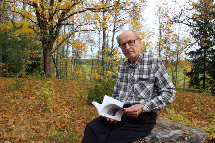 Auralainen omakustannekirjailija Matti Heikka on julkaissut kymmenennen kirjansa. Kirja on samalla Heikan neljäs matkakirja.
