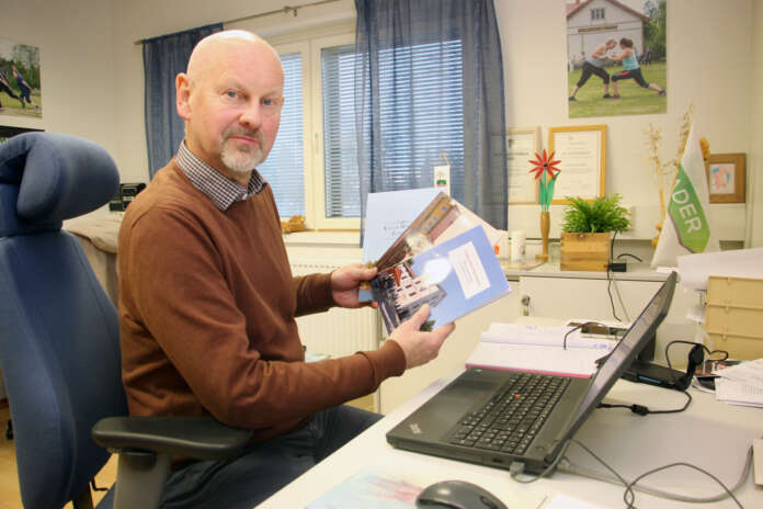 Kyläasiamies Tauno Linkoranta on pohtinut vanhojen rannusten uusia elämiä jo kolmen kirjan verran.