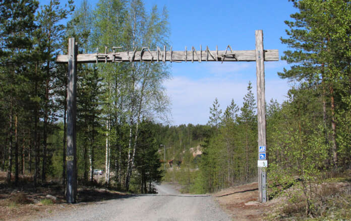 Lähes yhdeksän kymmenestä kyselyyn vastanneista oli sitä mieltä, että virkistysalueita on Koskella riittävästi. Erään vastaajan mukaan kuvassa näkyvän Hevonlinnan potentiaalia ei osata hyödyntää.
