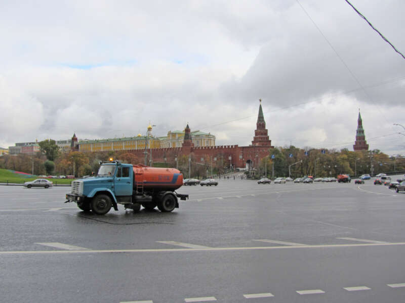 Joni Lindemanin mukaan Kremlin muurien sisällä noudatettava logiikka pohjautuu tietyissä kohdin valtavien määrällisten resurssien hyödyntämiseen, minkä luotetaan murskaavan laadullisiin kriteereihin turvautuvan vihollisen.