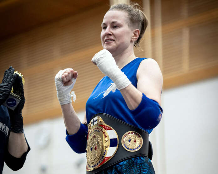 Emma Nurmi voitti joulukuun alussa thainyrkkeilyn EM-kultaa. Kuva syksyn SM-kisoista, jotka Nurmi myös voitti. Kuva: Iina Kautto.