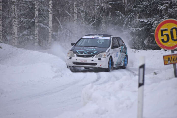 Iiro Litjo ja kartturinsa Sini Tynni tekivät vahvan suorituksen JMK-Rallissa. Kuva: Simo Päivärinta.