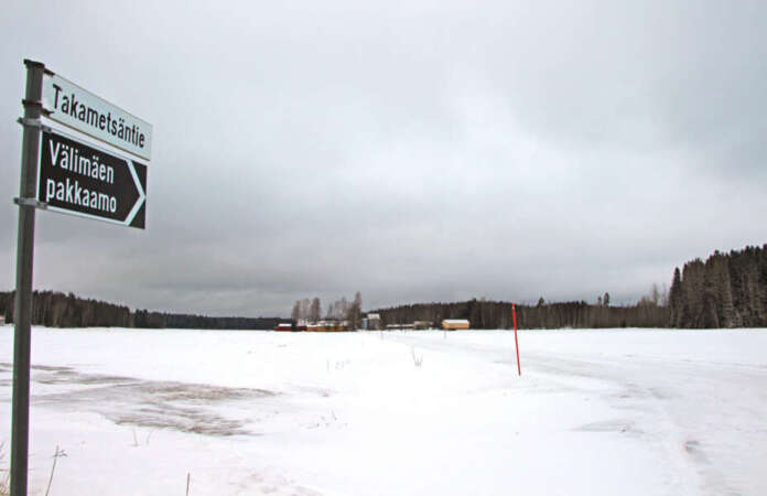 Salon puolelta alkava Takametsäntie johtaa Marttilaan, lähelle kaavailtua tuulipuistoaluetta. Kuva: Saimi Nurmi.