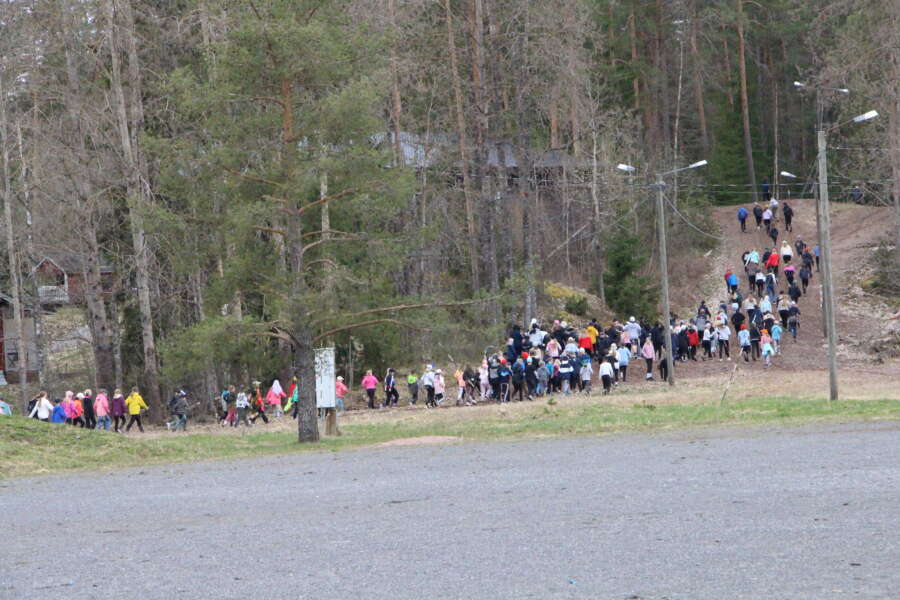 Elisenvaaran yhtenäiskoulun alakoululaiset lähtivät vauhdilla matkaan Team Rynkeby - God Morgon Koulujuoksussa.