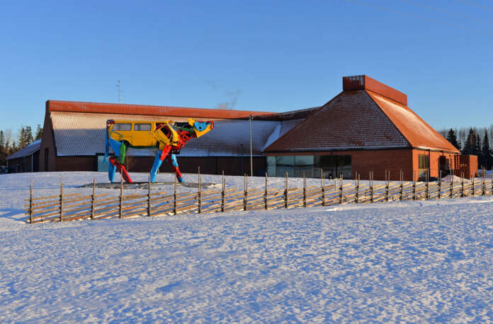 Miina Äkkijyrkän Holy Calf-teos päivystää Suomen maatalousmuseo Saran pihalla. Seudun matkailutoimijat kokoontuvat museolla 6. helmikuuta.