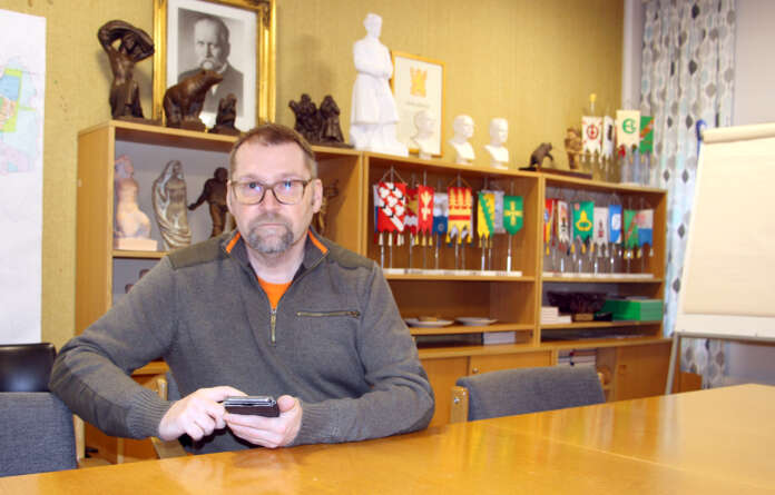 Kosken kunnanjohtaja Henri Partanen uumoilee, että tulevaisuudessa puolet uusiutuvan energian tuottamista verotuloista jää kuntaan.