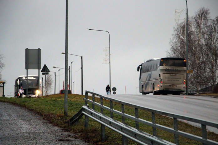 KoulukyyditNET Auran kunnanvaltuusto hyväksyi 17.6.2024 talouden tasapainottamisohjelman. Siinä todettiin yhdeksi säästökeinoksi koulu- ja esiopetuskuljetusrajan nosto perusopetuslain mukaiseen viiteen kilometriin.