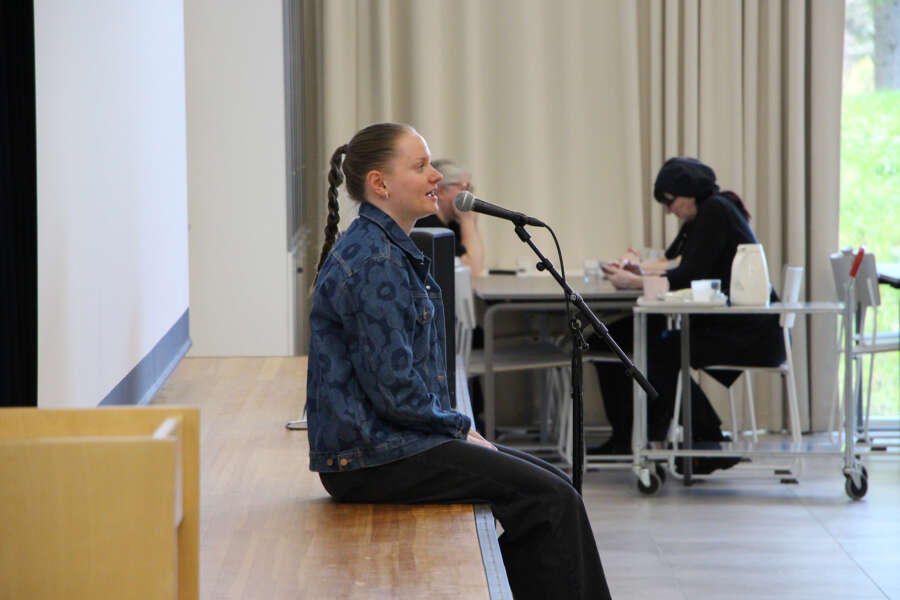 Johanna Matintalo kertoi Riihikosken yhtenäiskoulun yläkoululaisille, miten hänestä tuli ammattiurheilija.