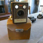Ismo Aro kuvasi aikanaan Pöytyän elämänmenoa Kodak Brownie Flash IV laatikkokameralla.