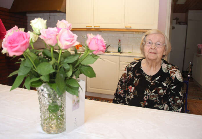 Maija Lehtonen syntyi Nuijamaalla 89 vuotta sitten. Hän oli kolmevuotias, kun talvisota syttyi ja perheen oli lähdettävä kodistaan.