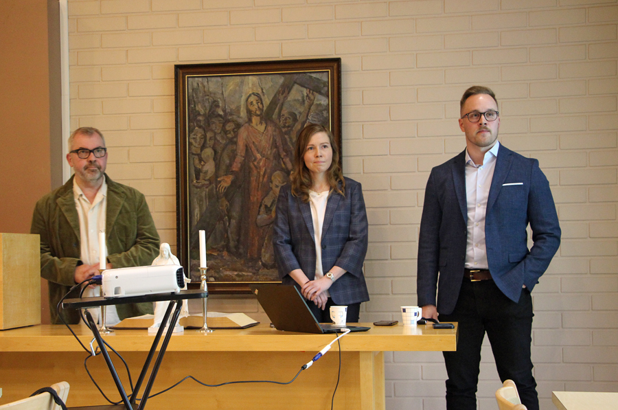 Wega Groupin Niko Ristikankare, Milla-Mari Vastavuo ja Taavi Vartela kertoivat, että Oripäähän kaavaillulla laitosalueella tehdään luontoselvityksiä. Ympäristövaikutusten arviointimenettely (YVA) ja laitoksen tekninen suunnittelu käynnistyvät kuluvana kesänä.