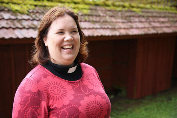 11055159_ Vuoden yläneläinen 2025 on Pöytyän kirkkoherra Merelle Peltonen Gadolino, iloinen, sympaattinen ja helposti lähestyttävä persoona.