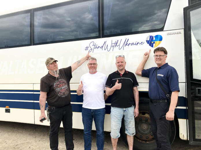 Veli-Pekka Niiranen, Jyrki Salminen, Petri Valtanen ja Juha Naatula kävivät Ukrainassa 200 kilometriä sisämaassa.