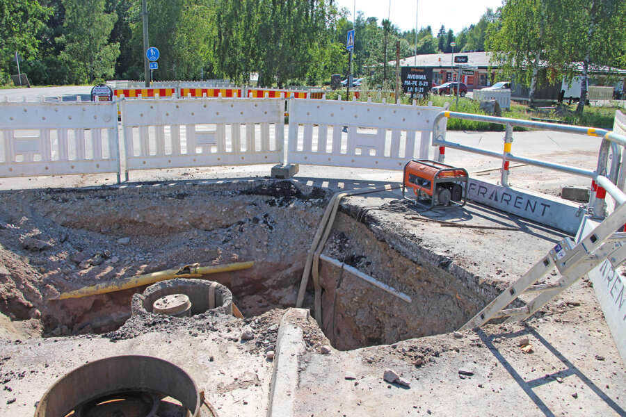 Manttaalintien ja Turuntien risteys on ollut liikennejärjestelyjen osalta putkityömaan hankalimpia paikkoja.